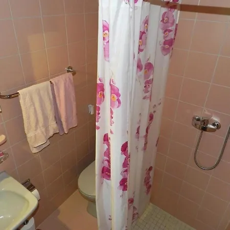 Marmotte- Appartement-fewo- Dusche- Wc 4-bettwohnung By Interhome